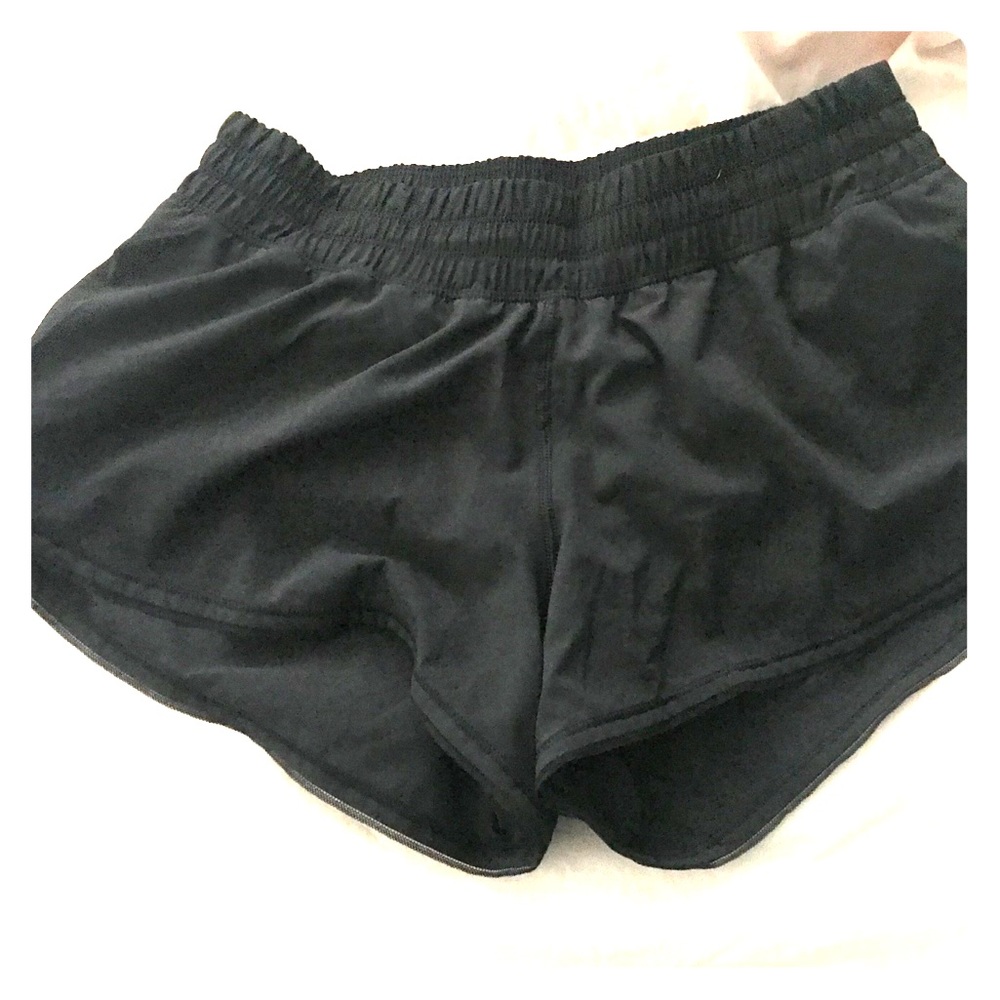 Lululemon seek the heat short II